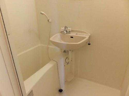 バス・シャワールーム　現況優先。設備・仕様は現地と異なる場合あります。