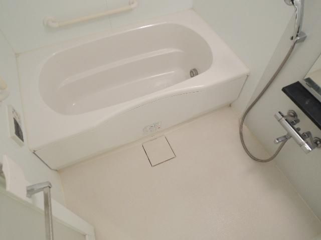 バス・シャワールーム　写真は同タイプ住居です。
