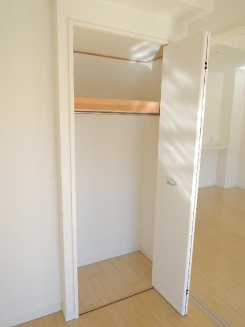 収納　写真は同タイプ住居です。