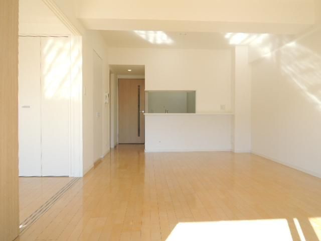 居室・リビング　写真は同タイプ住居です。