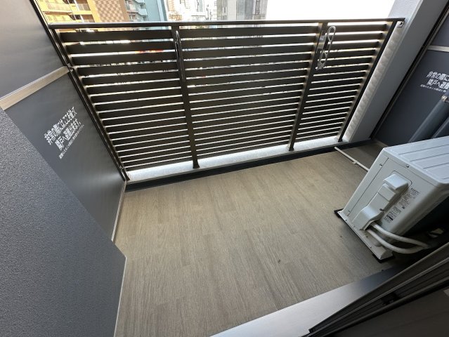 バルコニー　同マンション・同型別号室を撮影