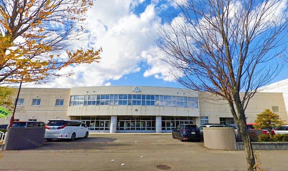 中学校　札幌市立真栄中学校（中学校）まで1237m