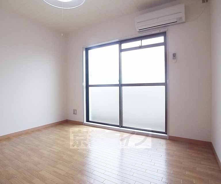 居室・リビング　使いやすい形のお部屋です。