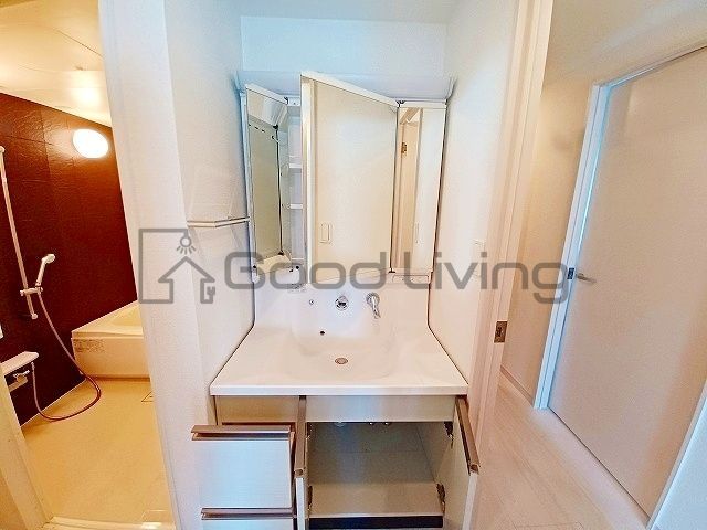 洗面設備　三面鏡で身だしなみと収納ばっちり(^^♪