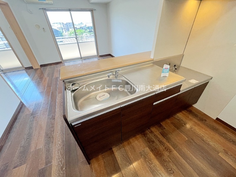 キッチン　同型別部屋写真（反転）