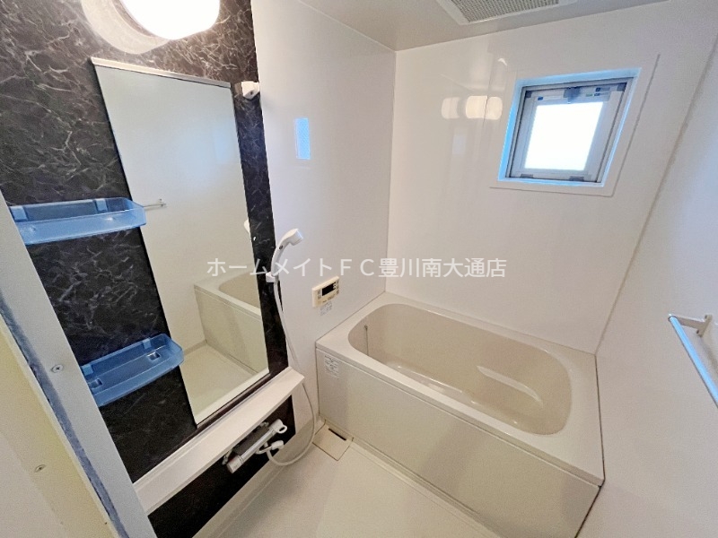 バス・シャワールーム　同型別部屋写真（反転）