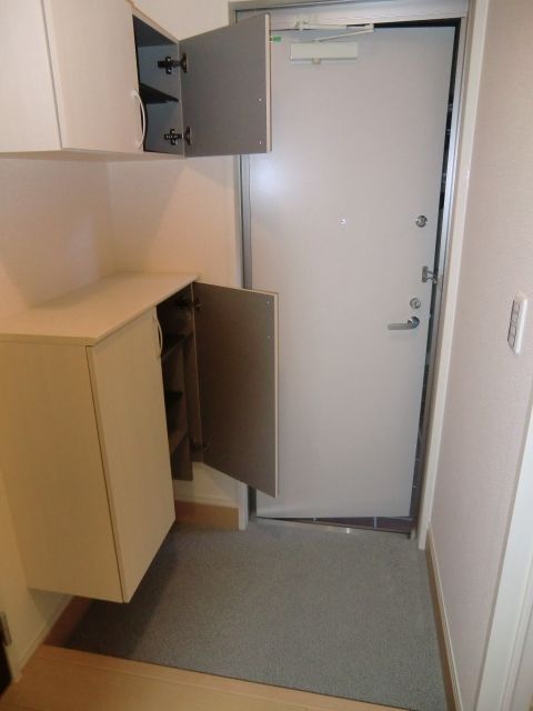 玄関　シューズボックスがあるので玄関すっきり