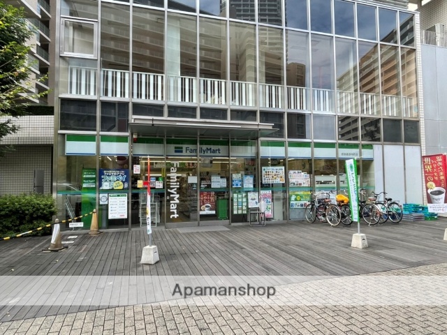 コンビニ　ファミリーマート（コンビニ）まで196m