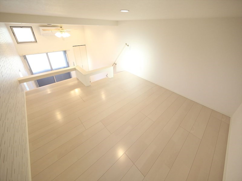 その他部屋・スペース　階段式上段ロフト5帖（収納にも寝室にも使えます）　同仕様写真