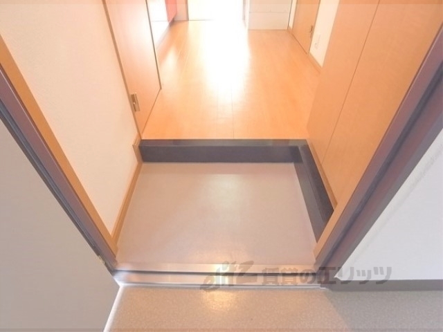 玄関　ゆとりがあるので友達が来客しても安心です