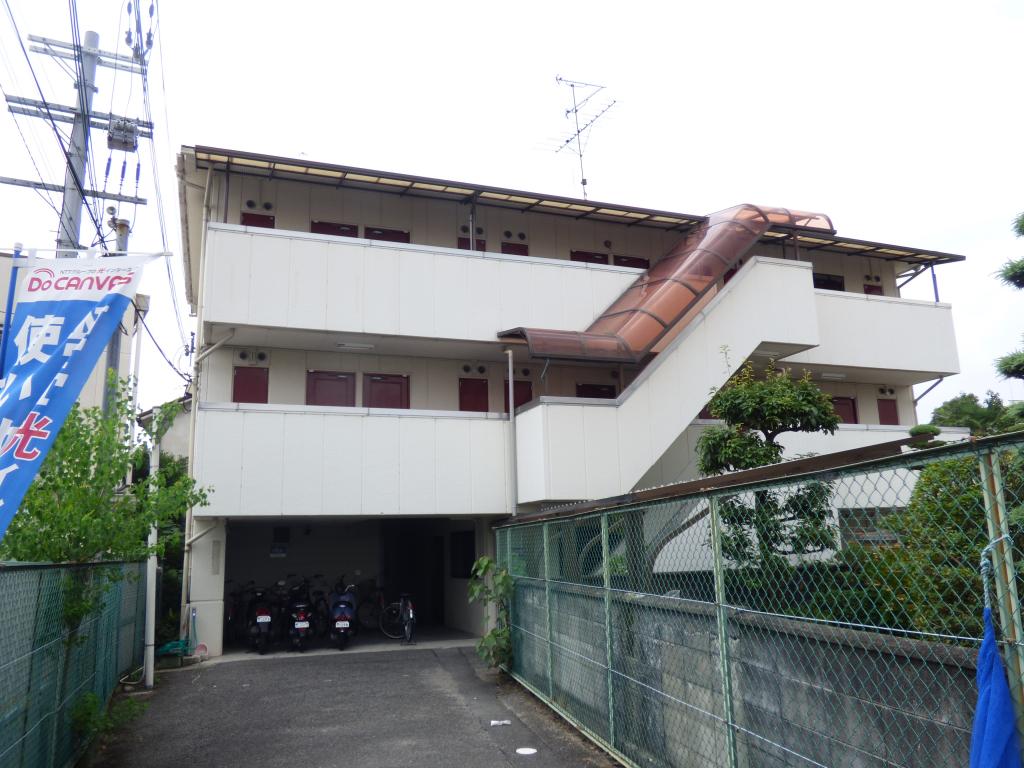 建物外観　レトロな外観ですよ!