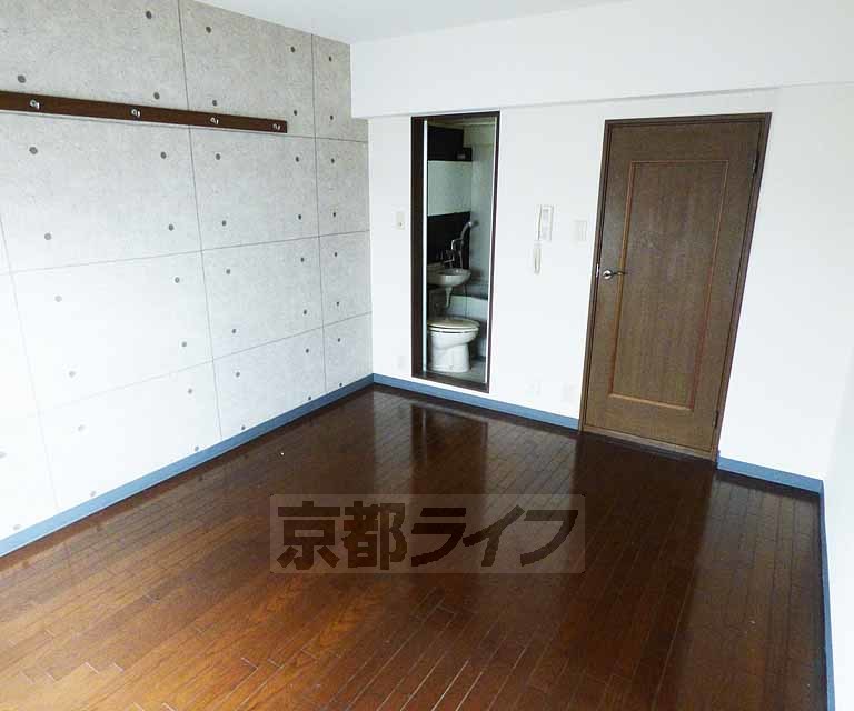 居室・リビング　落ち着いた雰囲気のお部屋です