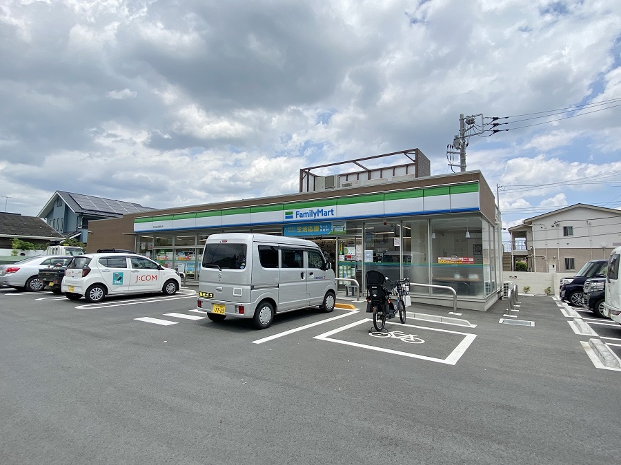 コンビニ　ファミリーマート八王子川口町店（コンビニ）まで486m