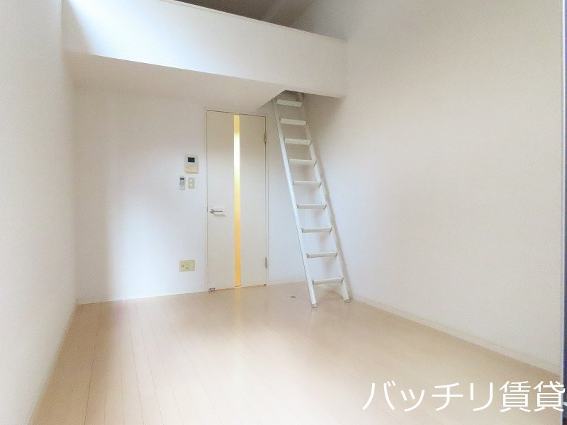 居室・リビング　同型タイプの為、現状を優先致します。