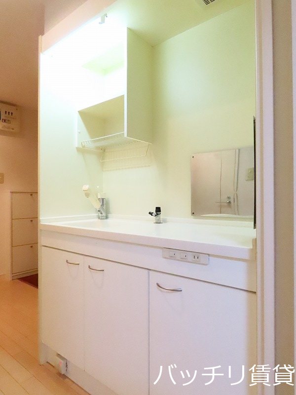 キッチン　同型タイプの為、現状を優先致します。