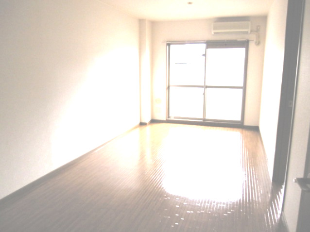 居室・リビング　サンカルティエ(GoodHome)