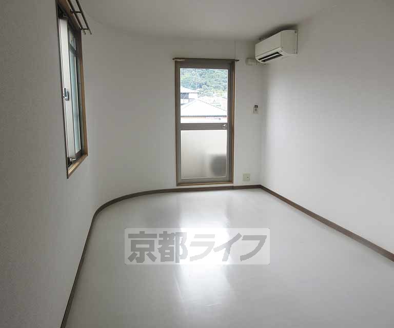 居室・リビング　全体が白いのでお部屋の雰囲気も明るいです！