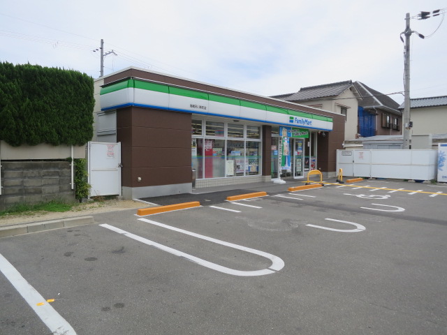 コンビニ　ファミリーマート 高槻天川新町店（コンビニ）まで391m