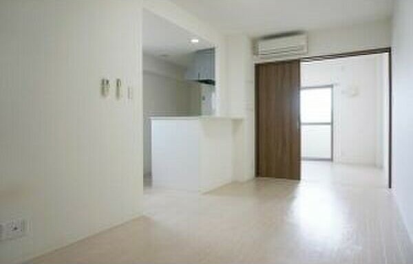 居室・リビング　※写真は同じマンションの違う部屋のものになります。