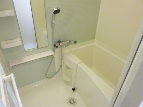 バス・シャワールーム　綺麗なお風呂です。