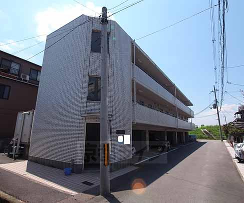 建物外観　インターネット無料です。