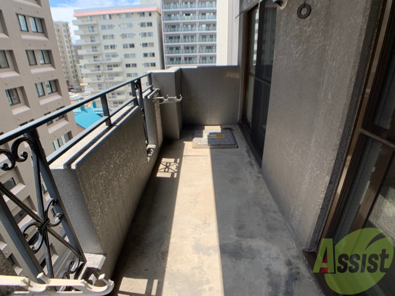 バルコニー　バルコニーは幅があり、広い印象を受けました。