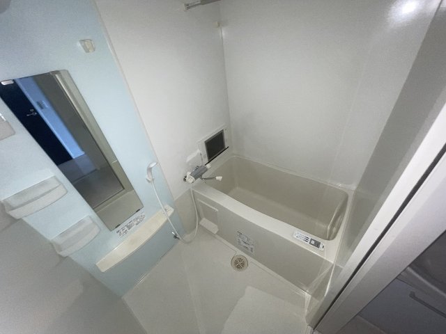 バス・シャワールーム　コンパクトで使いやすいお風呂です