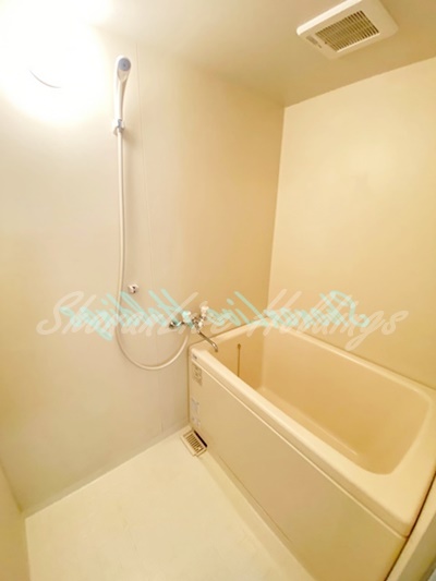 バス・シャワールーム　清潔感のあるお風呂です♪