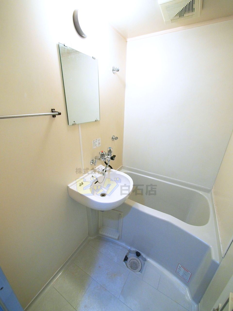 バス・シャワールーム　広々タイプのお風呂です♪