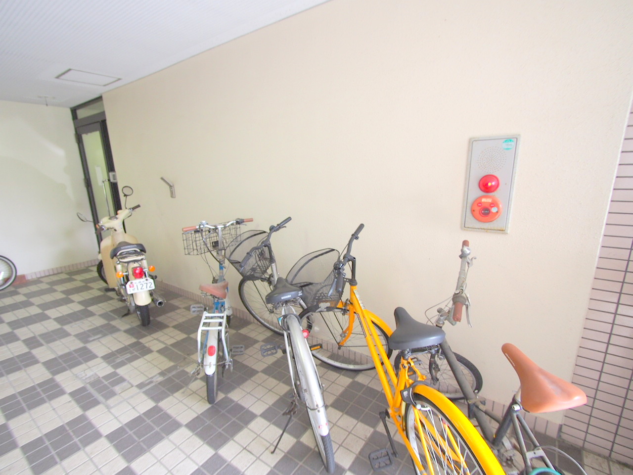 エントランス　駐輪スペース有ります♪
