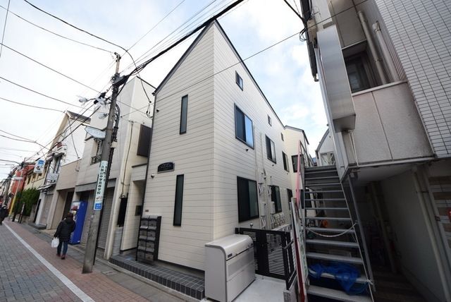 建物外観　★駅徒歩５分★