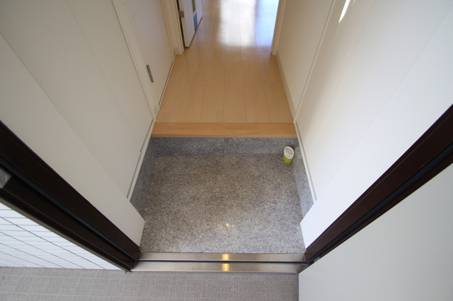 玄関　※他部屋の画像です