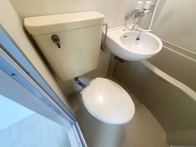 トイレ　浴室内にトイレがあります☆