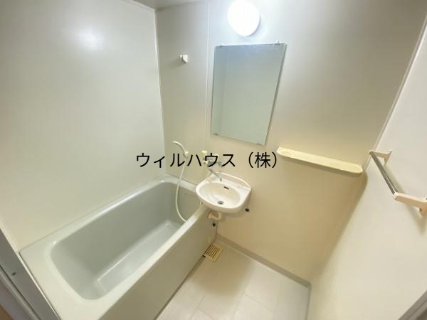 バス・シャワールーム　キレイにリフォームされています！