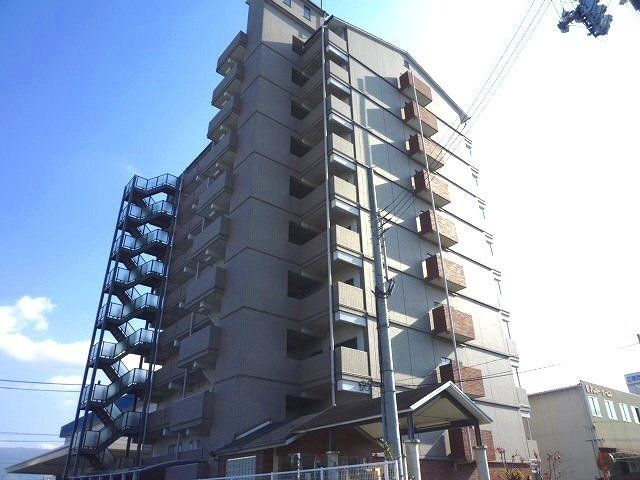 建物外観　１０階建てのマンションです。