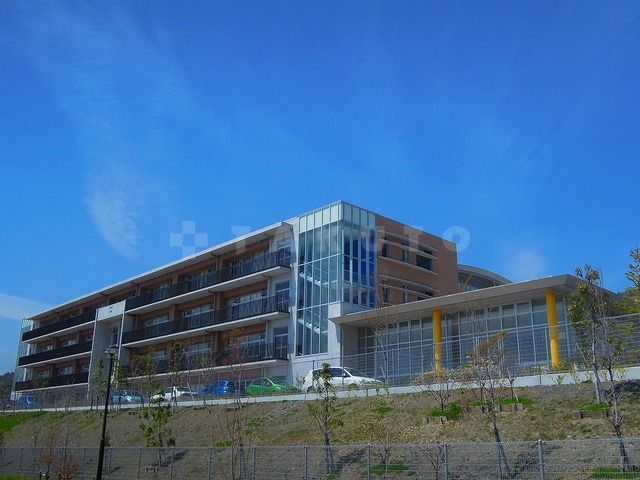 中学校　箕面市立彩都の丘中学校（中学校）まで1097m