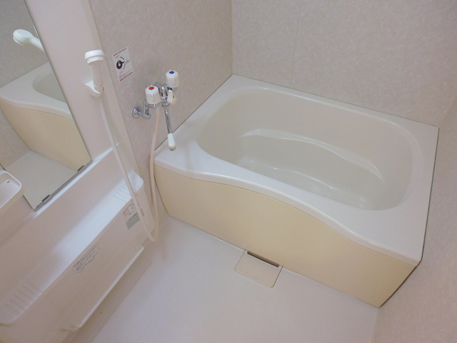 バス・シャワールーム　☆広めの浴槽ゆったり出来ます♪