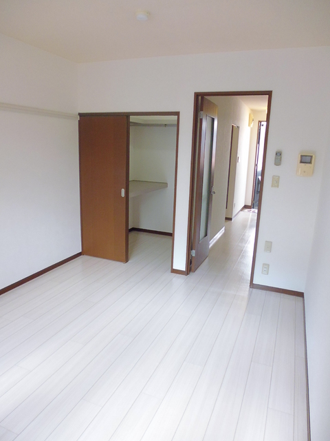 その他部屋・スペース　☆明るい床材＆広めの室内です☆