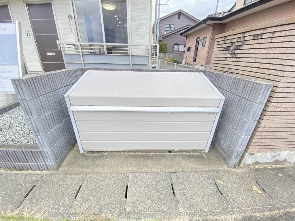 建物外観　ゴミ置き場