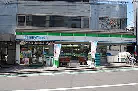 コンビニ　ファミリーマート東京医科大学前店（コンビニ）まで62m