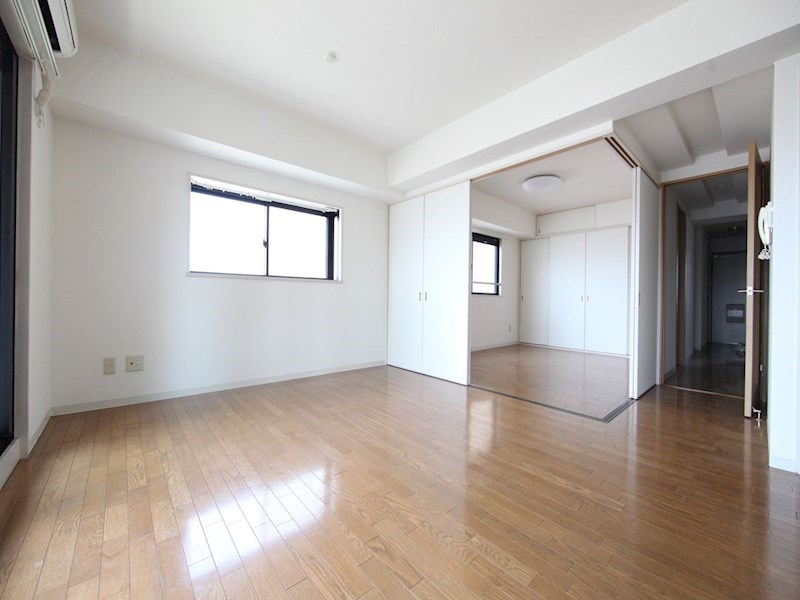 居室・リビング　ＬＤＫ14帖　洋室6帖　つなげても仕切っても使えます