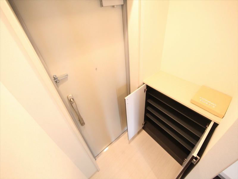 玄関　玄関　シューズボックス　別部屋イメージ写真