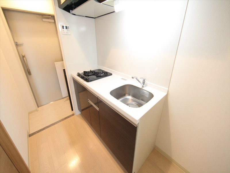 キッチン　システムキッチン（ガス2口コンロ付）別部屋イメージ写真