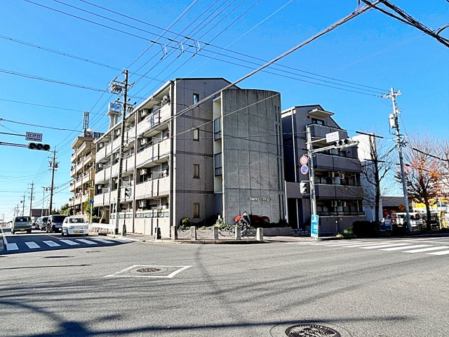 建物外観　コンクリートうちっぱなしのオシャレな外観