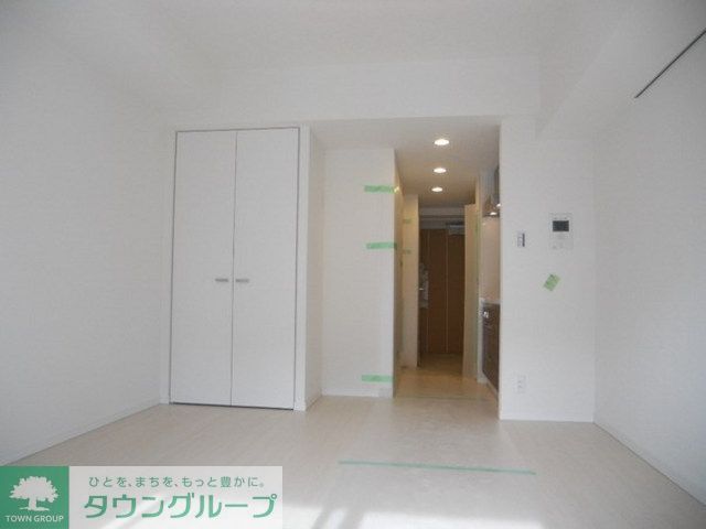 居室・リビング　★ゆったり広めの9.9帖の洋室★