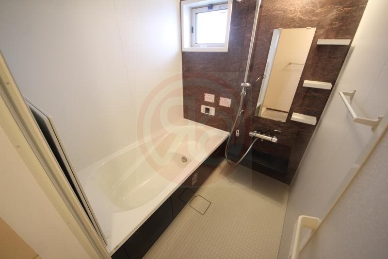 バス・シャワールーム　コンパクトで使いやすいお風呂です