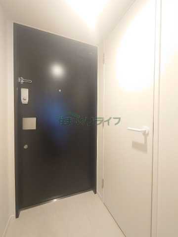 玄関　※参考写真　同タイプ（間取り）の612号室の写真となります。