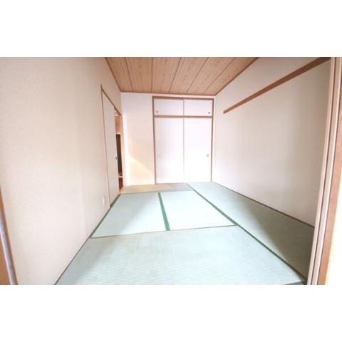 居室・リビング　室内