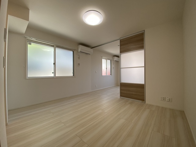 居室・リビング　風の通りも気持ちの良いお部屋です