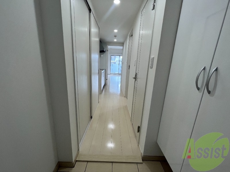 玄関　玄関からの目線です。光が差し込む素敵なお部屋ですよ。